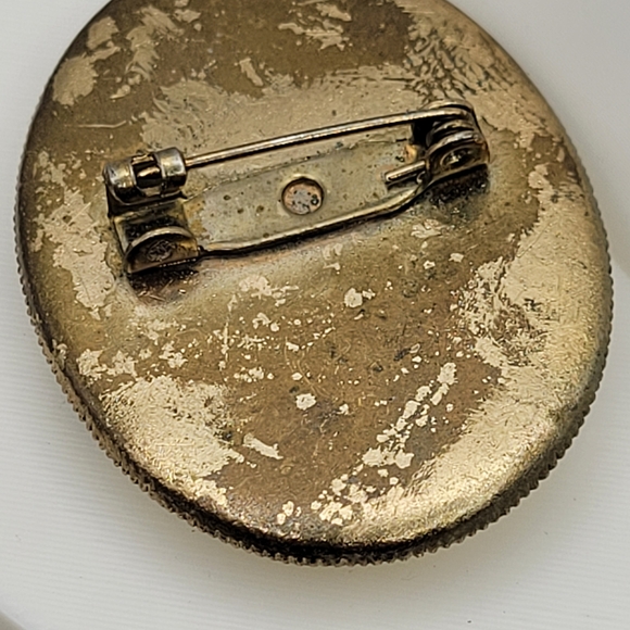 Stunning Vintage Cameo C-Clasp Brooch in Blue and Cream - Picture 7 of 11